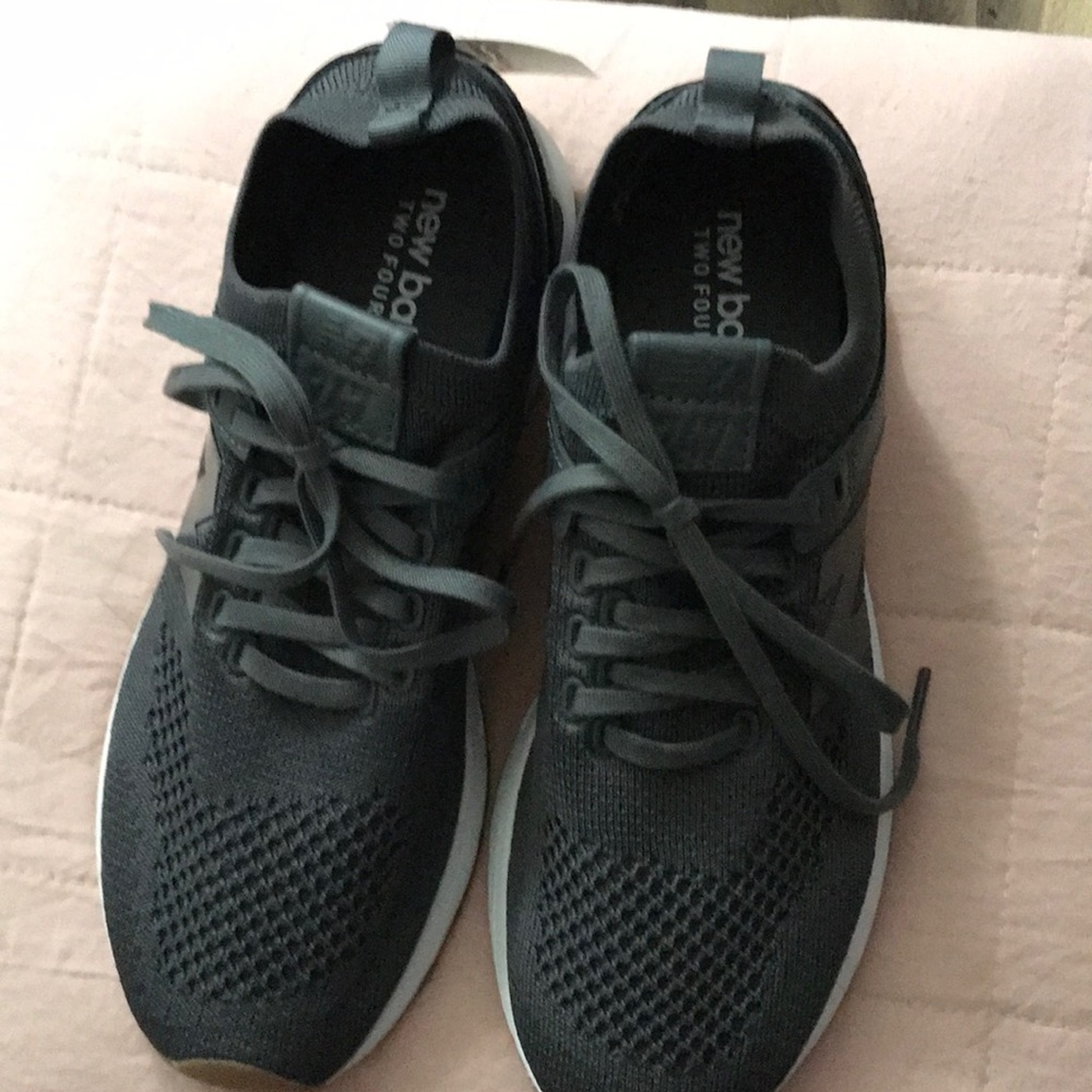 Women’s New Balance Sneakers new with tags